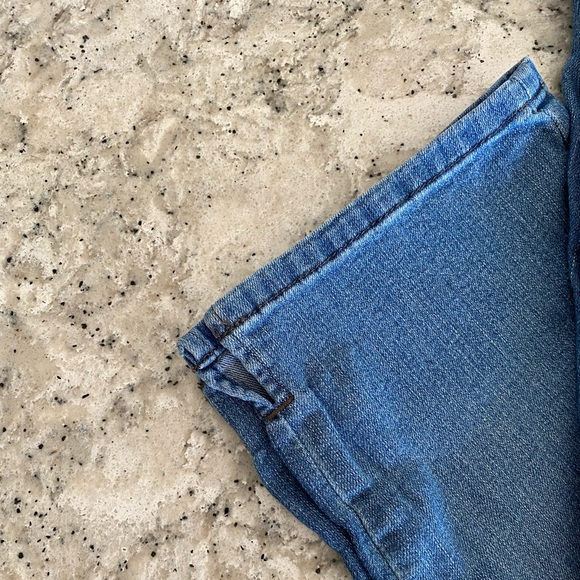 EUC NYDJ “Marilyn” crop jeans with Lift-Tuck Technology, size 6 - Picture 5 of 7